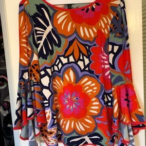 Coco Bianco blouse with flared sleeves